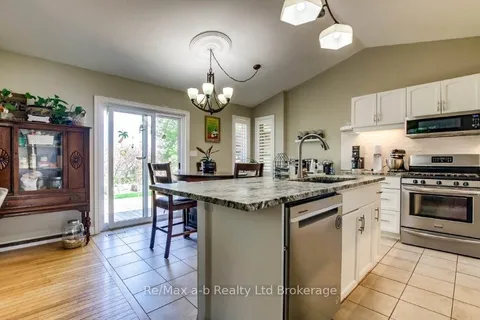 27 Amber Drive, Thames Centre, ON N0L 1G1