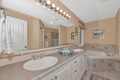 38 Roycroft Way, ON K2W 1C7