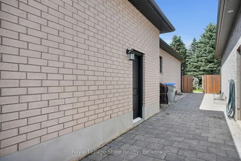 18 Kemp Crescent, ON N7G 0G5