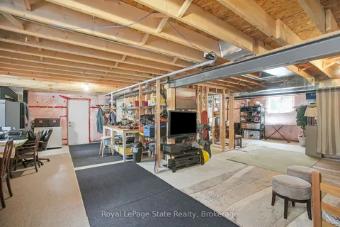 18 Kemp Crescent, ON N7G 0G5