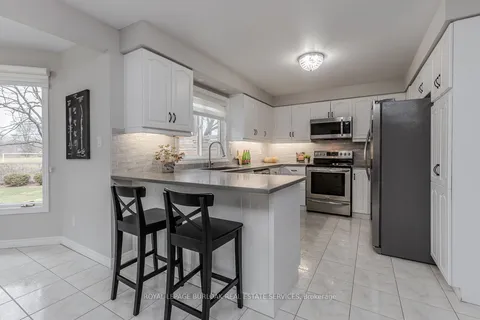 11 Norma Crescent, Hamilton, ON L9G 4S9