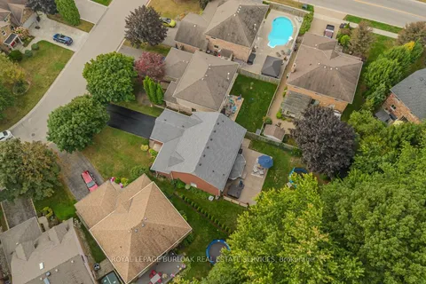 11 Norma Crescent, Hamilton, ON L9G 4S9