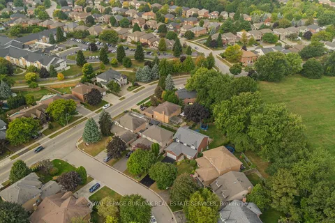 11 Norma Crescent, Hamilton, ON L9G 4S9