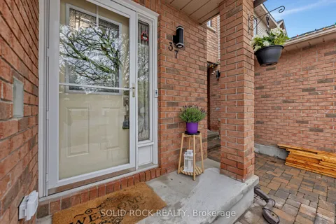 37 Grenadier Way, Barrhaven, ON K2J 4L3