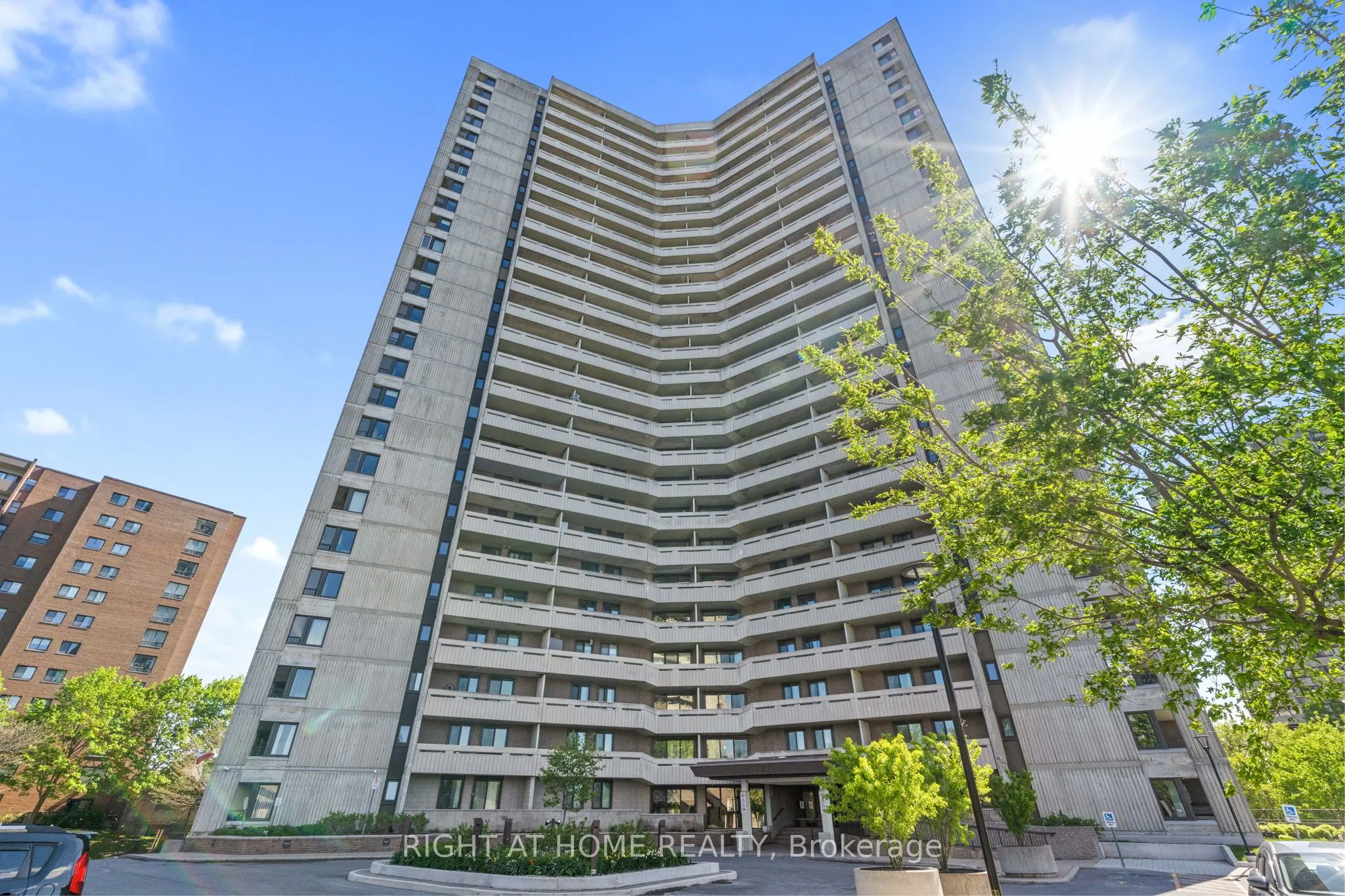 1171 AMBLESIDE Drive, Woodroffe, ON K2B 8E1