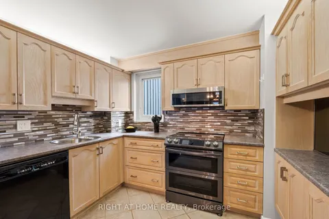 1171 AMBLESIDE Drive, Woodroffe, ON K2B 8E1