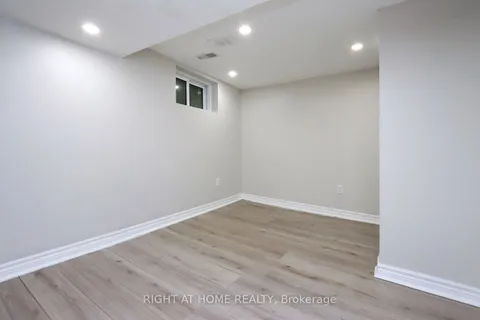 240 East 22nd Street, ON L8V 2V7
