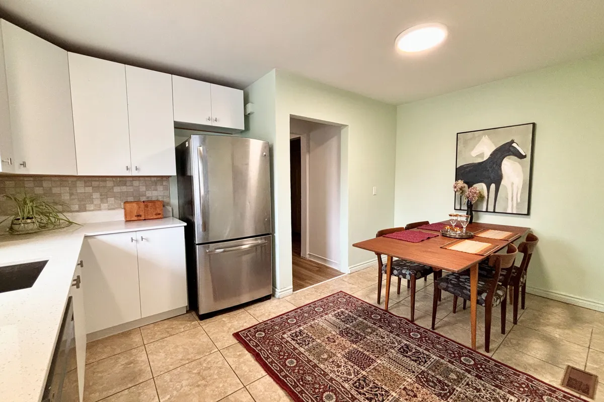 1452 Chatelain Avenue, ON K1Z 8B1