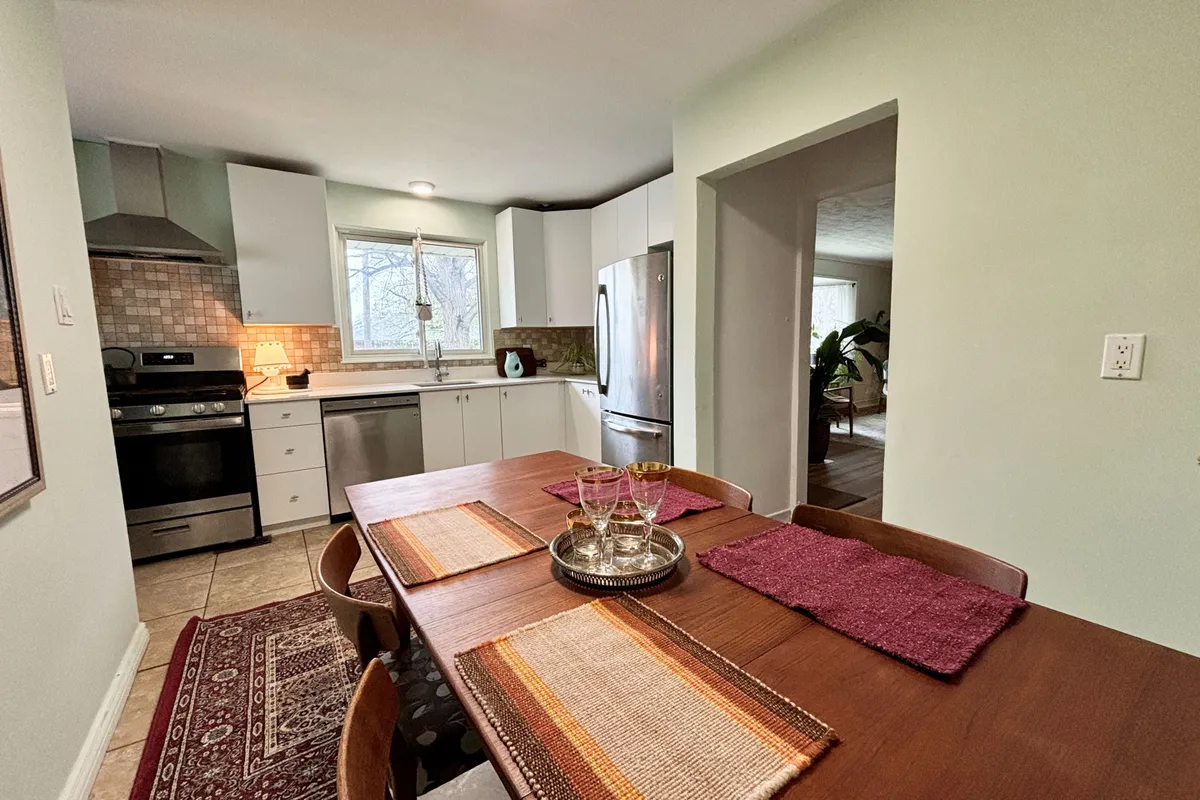 1452 Chatelain Avenue, ON K1Z 8B1