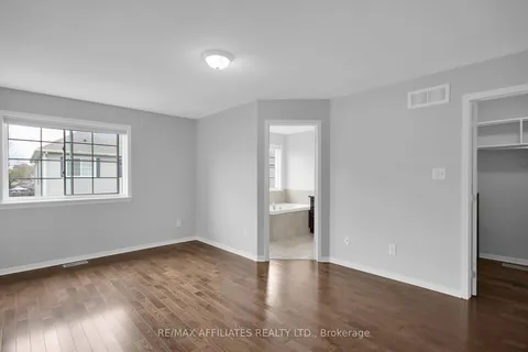 116 Braddock Private, Barrhaven, ON K2J 0E7