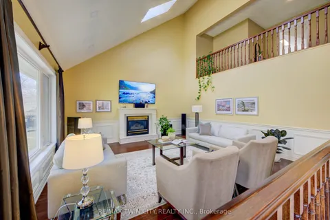 610 STONEBURY Crescent, Waterloo, ON N2K 3R1