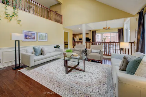 610 STONEBURY Crescent, Waterloo, ON N2K 3R1