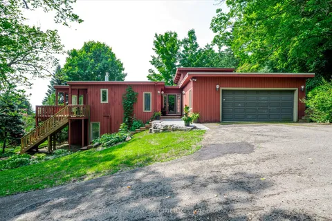 1 Montague Court, Peterborough West, ON K9J 7L5