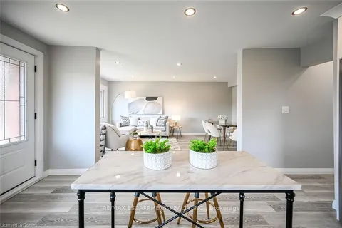 379 East 19th Street, Hamilton, ON L9A 4S9
