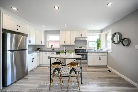 379 East 19th Street, Hamilton, ON L9A 4S9