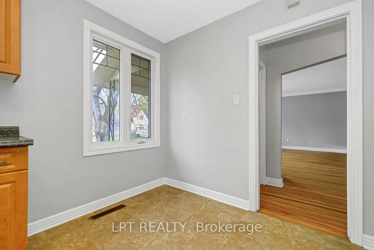 1279 Livingstone Avenue, Alta Vista and Area, ON K1H 7P7