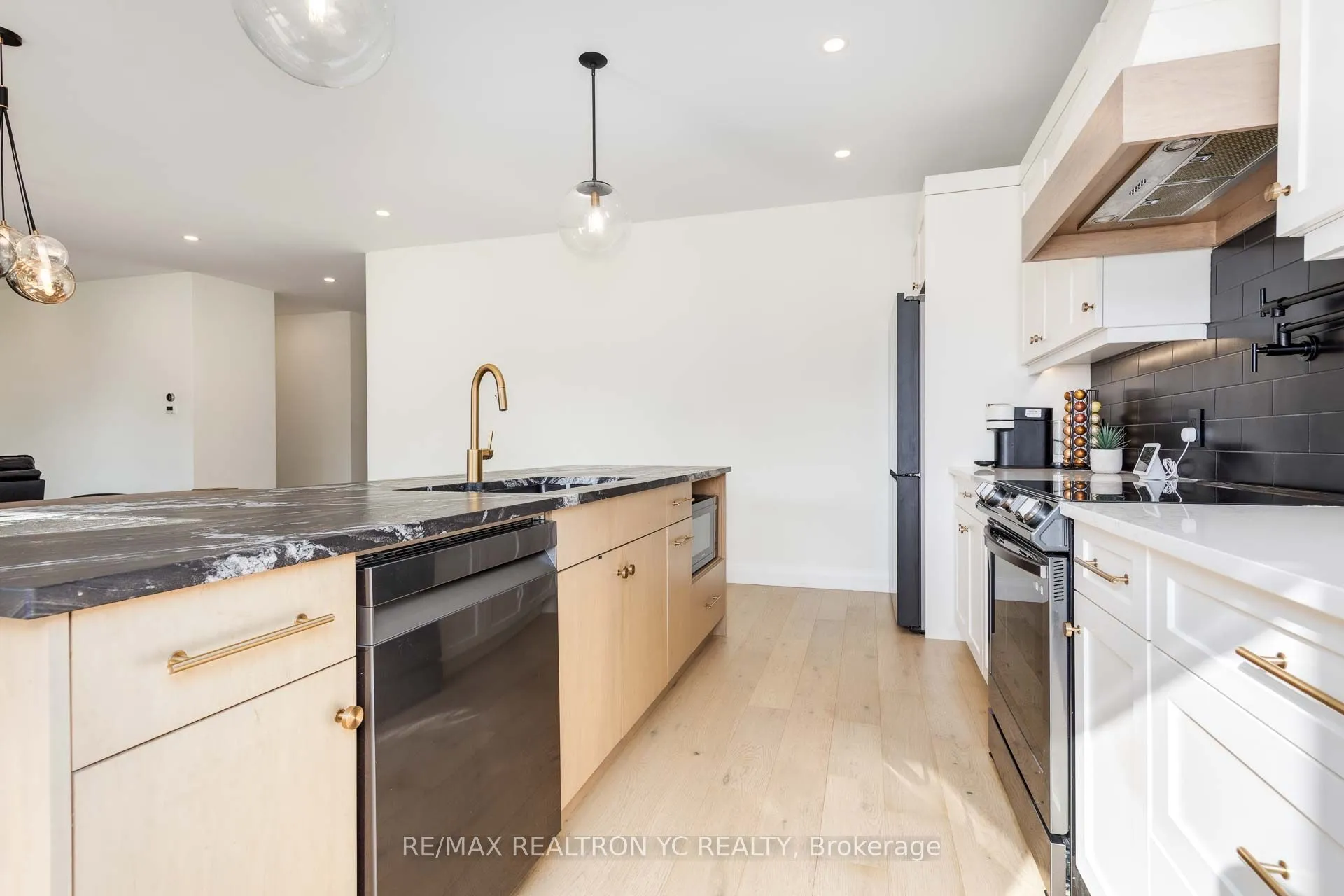 7250 Silver Creek Circle, London South, ON N6P 0G9