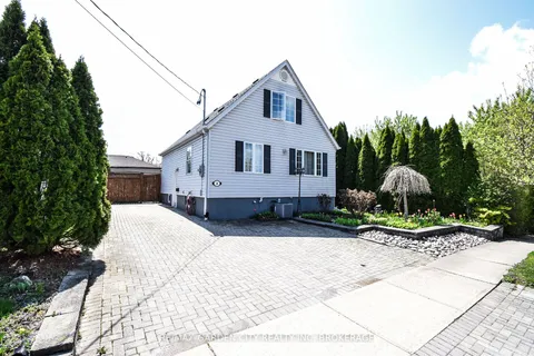 39 Clayburn Avenue, St. Catharines, ON L2P 2T8