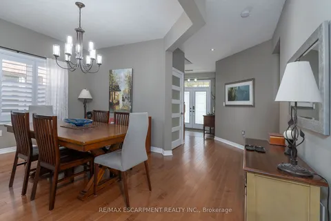 537 VALRIDGE Drive, Hamilton, ON L9C 0A9