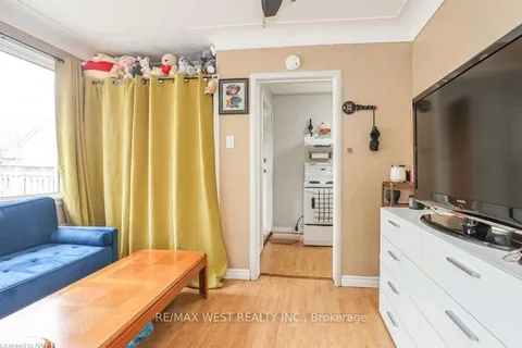 6175 Barker Street, Niagara Falls, ON L2G 1Y5