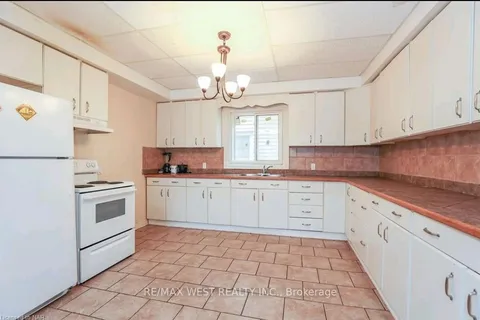 6175 Barker Street, Niagara Falls, ON L2G 1Y5