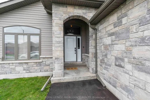 11 Brookfield Crescent, Quinte West, ON K8V 0H9