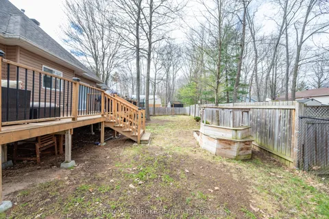 44 Bayshore Drive, Petawawa, ON K8H 3R7