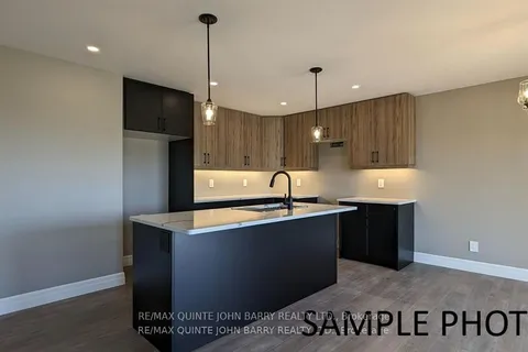 14 Parkland Circle, Quinte West, ON K8V 0R4
