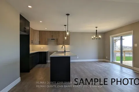 16 Parkland Circle, Quinte West, ON K8V 0R4