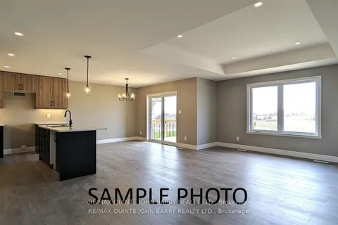 16 Parkland Circle, Quinte West, ON K8V 0R4