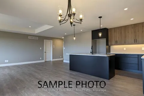16 Parkland Circle, Quinte West, ON K8V 0R4