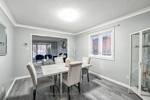 172 Alderlea Avenue, Hamilton, ON L9B 1M8