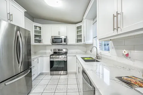 172 Alderlea Avenue, Hamilton, ON L9B 1M8
