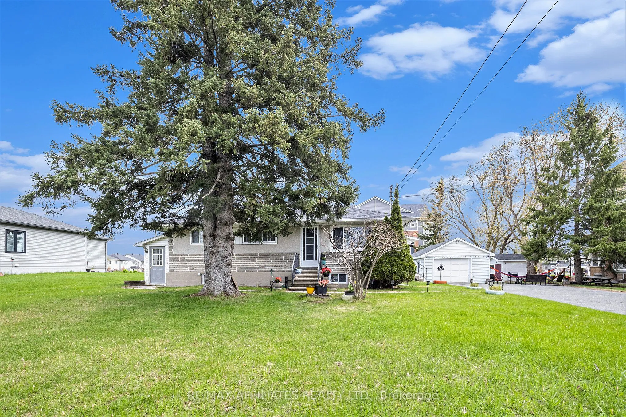 6208 Renaud Road, Orleans - Convent Glen and Area, ON K1W 0L1