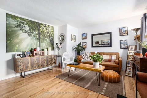 6208 Renaud Road, Orleans - Convent Glen and Area, ON K1W 0L1