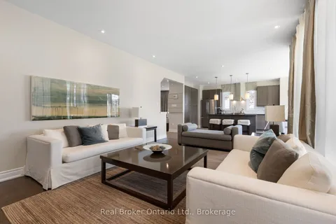 16 Venture Way, Thorold, ON L2V 0G9
