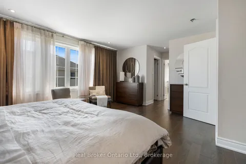 16 Venture Way, Thorold, ON L2V 0G9