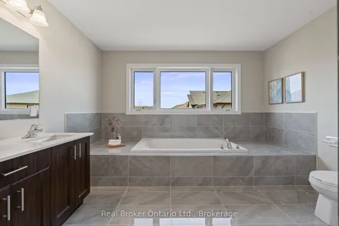 17 Venture Way, Thorold, ON L2V 0G9