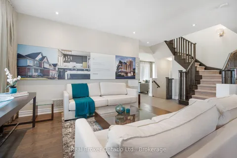 18 Venture Way, Thorold, ON L2V 0G9