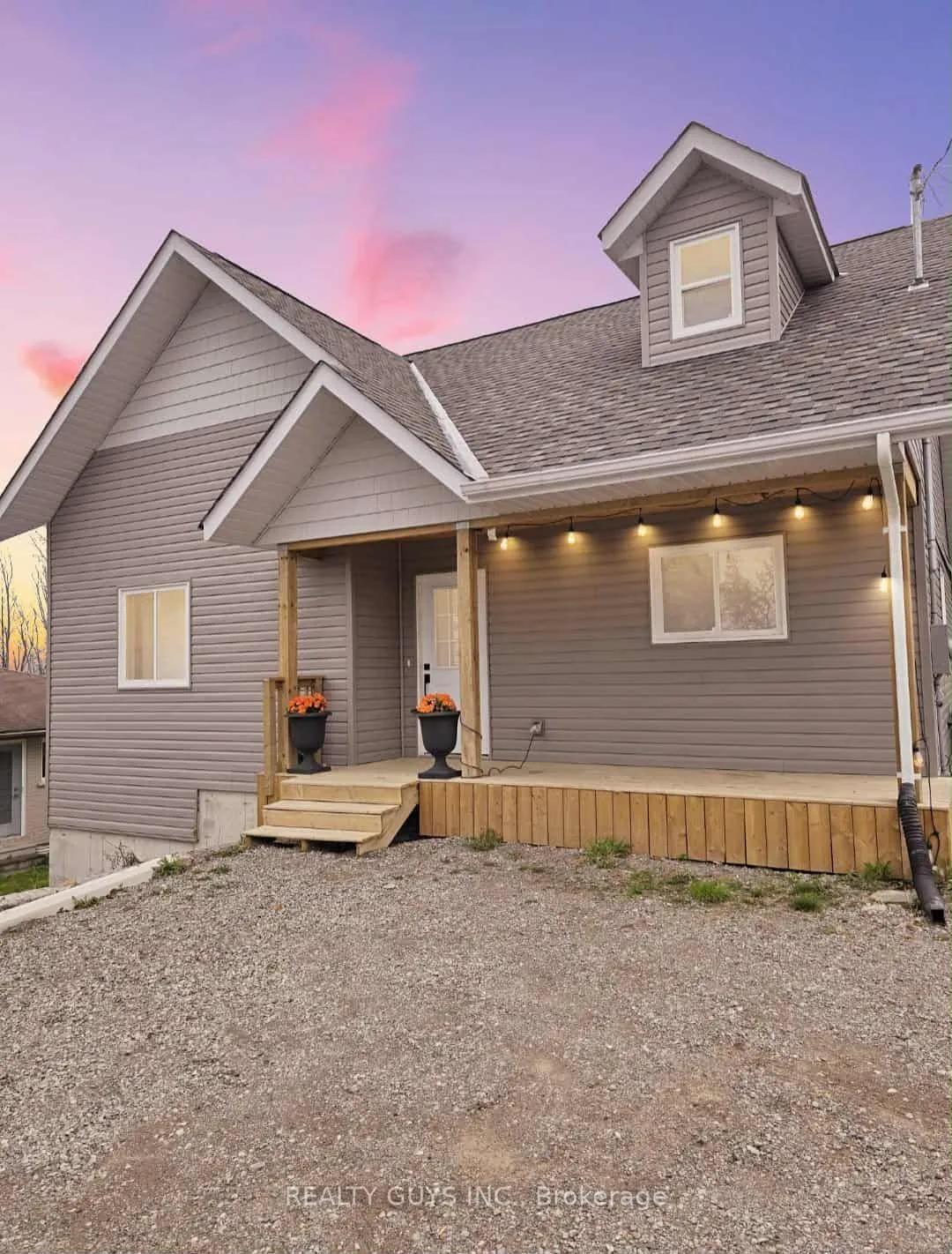 909 Fairbairn Street, Peterborough North, ON K9H 6C2