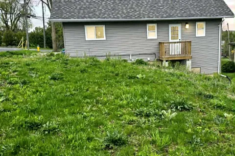 909 Fairbairn Street, Peterborough North, ON K9H 6C2
