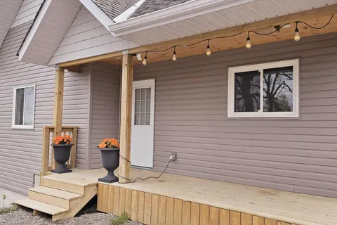 909 Fairbairn Street, Peterborough North, ON K9H 6C2