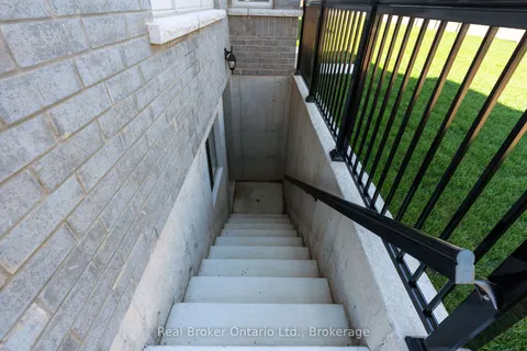 25 Venture Way, Thorold, ON L2V 0G9