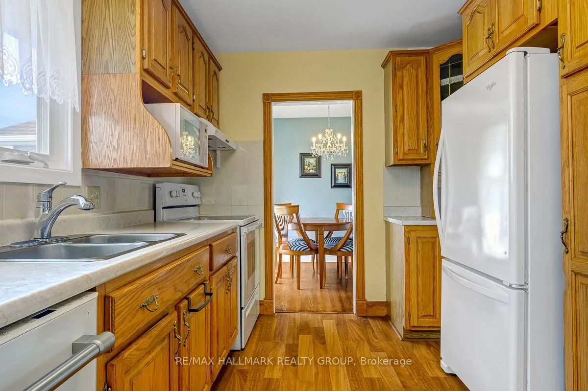 33 Glenmanor Drive, Meadowlands - Crestview and Area, ON K2G 3E9