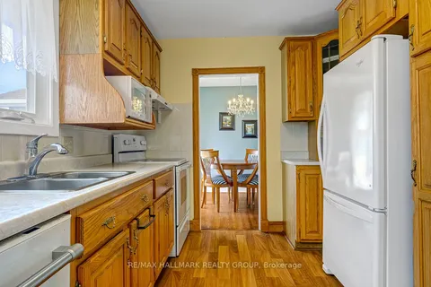 33 Glenmanor Drive, Meadowlands - Crestview and Area, ON K2G 3E9