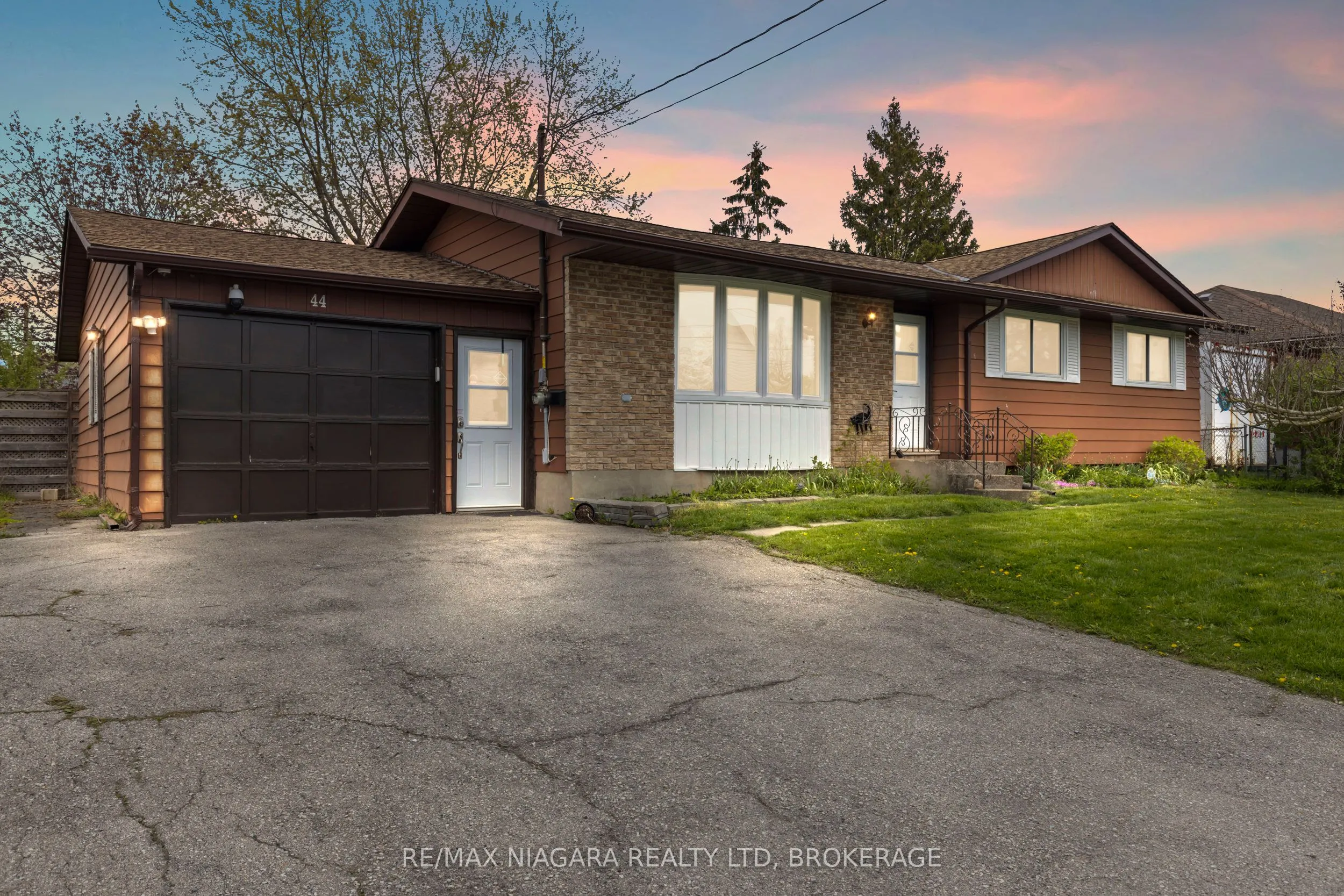 44 Ferguson Avenue, Fort Erie, ON L2A 5J3