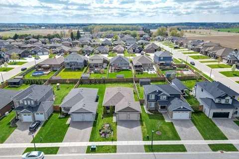 15 Shawns Trail, Thames Centre, ON N0M 2P0