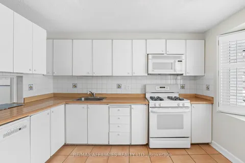 58 Lindhurst Crescent, South of Baseline to Knoxdale, ON K2G 0T7