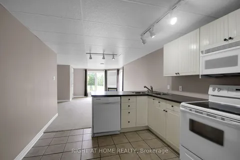 1 Eileen Crescent, ON K2S 1M3