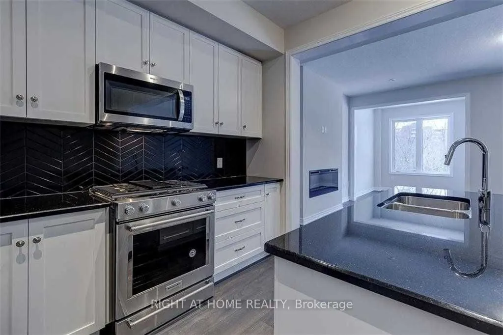 42 Pelican Lane, Hamilton, ON L8K 0A4